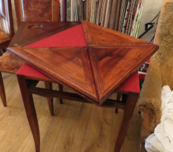 Table de jeux, Tissu feutrine rouge